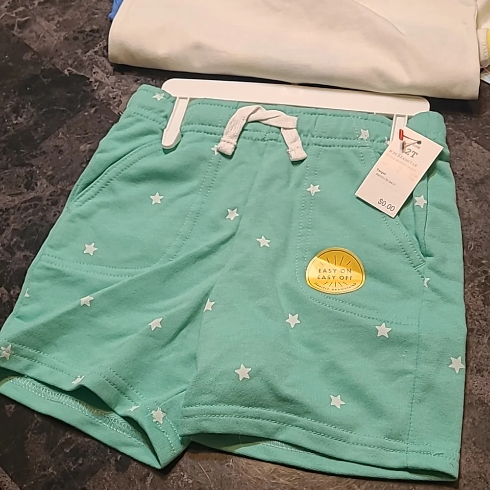 New with tags! Cat & Jack Kids 2T shorts & matching tshirt pajamas set